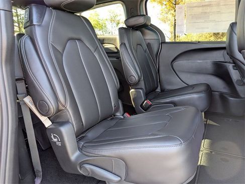 New 2026 Chrysler Pacifica Select image 32