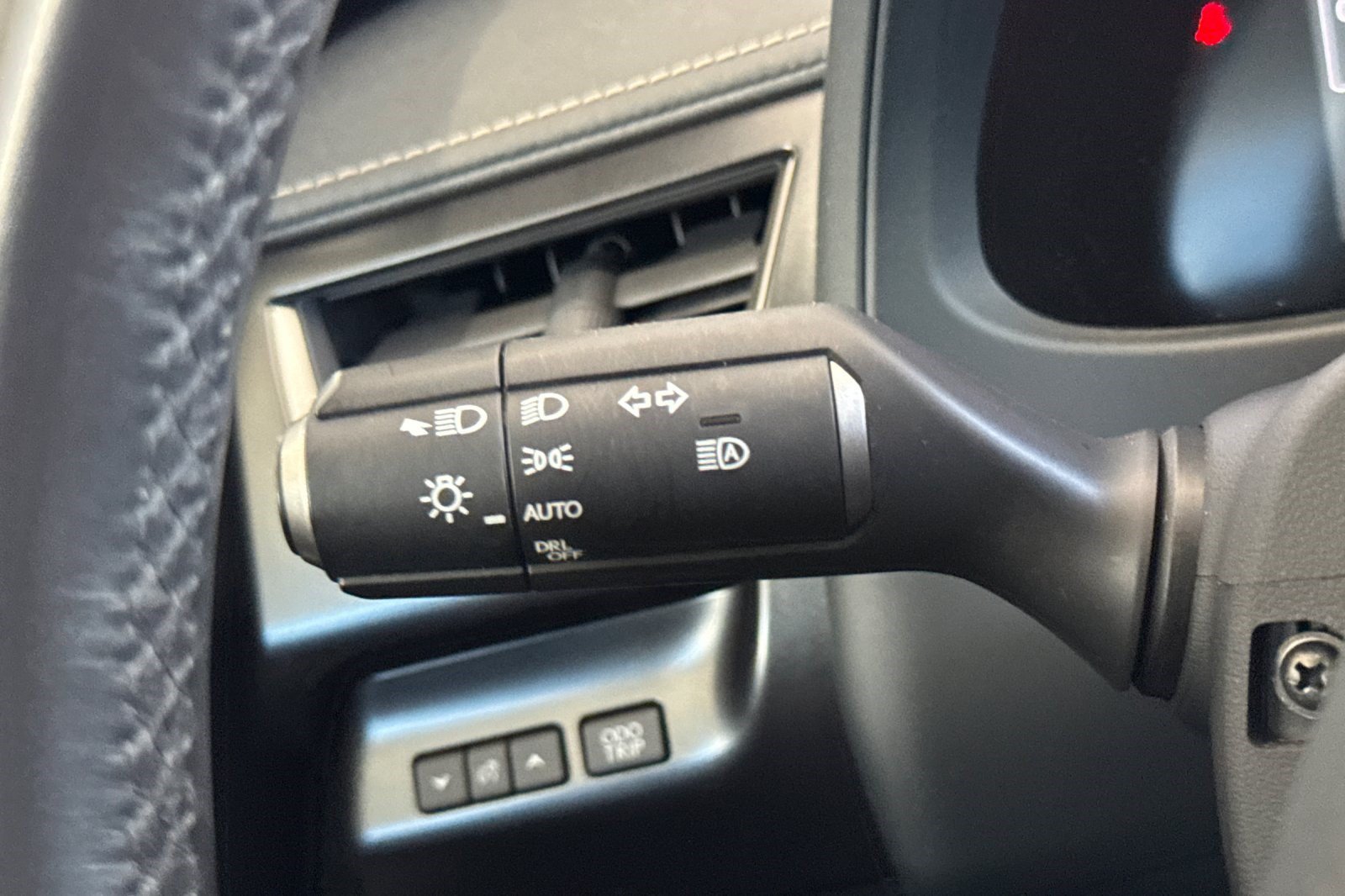 Certified 2025 Lexus UX 300h FWD w/ Accessory Package (Z2) image 32