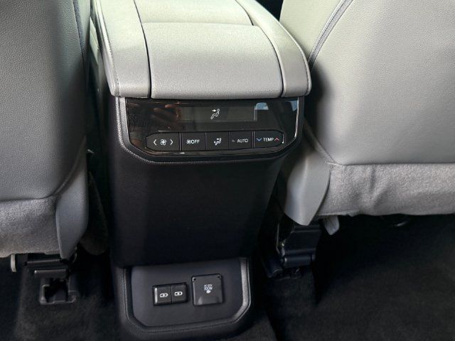 Used 2026 Toyota Highlander Limited AWD/4WD image 26