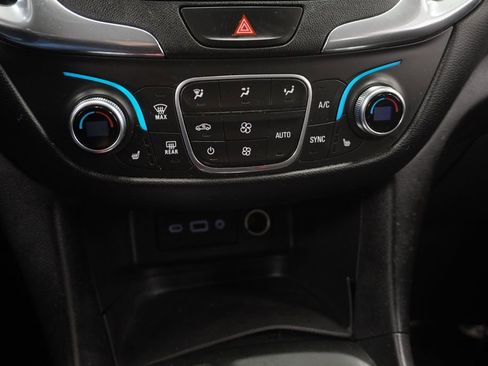 Used 2019 Chevrolet Equinox LT FWD image 34