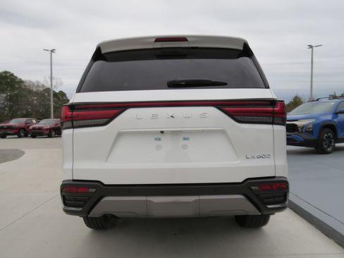 Used 2024 Lexus LX 600 4WD w/ Luxury Package image 4