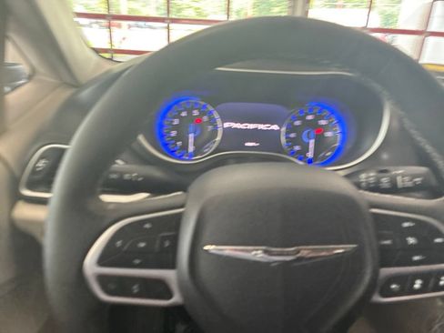 Certified 2024 Chrysler Pacifica Touring-L FWD image 60