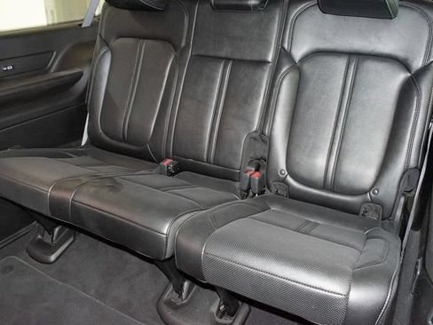 Used 2024 Jeep Wagoneer L Series II w/ Flexible Seating Group AWD/4WD image 18