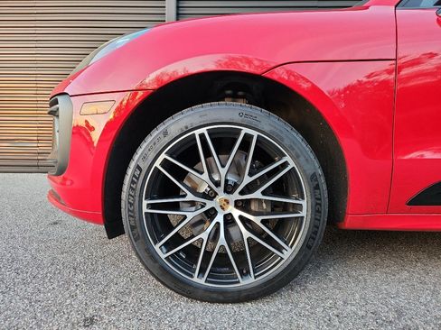 Certified 2024 Porsche Macan Base image 11