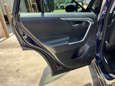 Used 2019 Toyota RAV4 XLE Premium FWD image 13