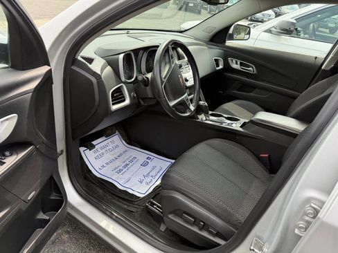 Used 2017 Chevrolet Equinox LT AWD/4WD image 12