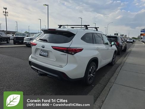 Used 2020 Toyota Highlander XLE AWD/4WD image 7