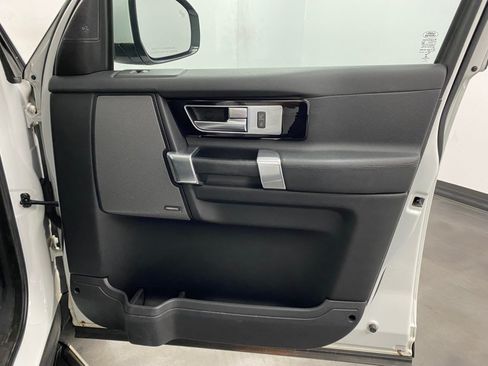 Used 2016 Land Rover LR4 HSE AWD/4WD image 30