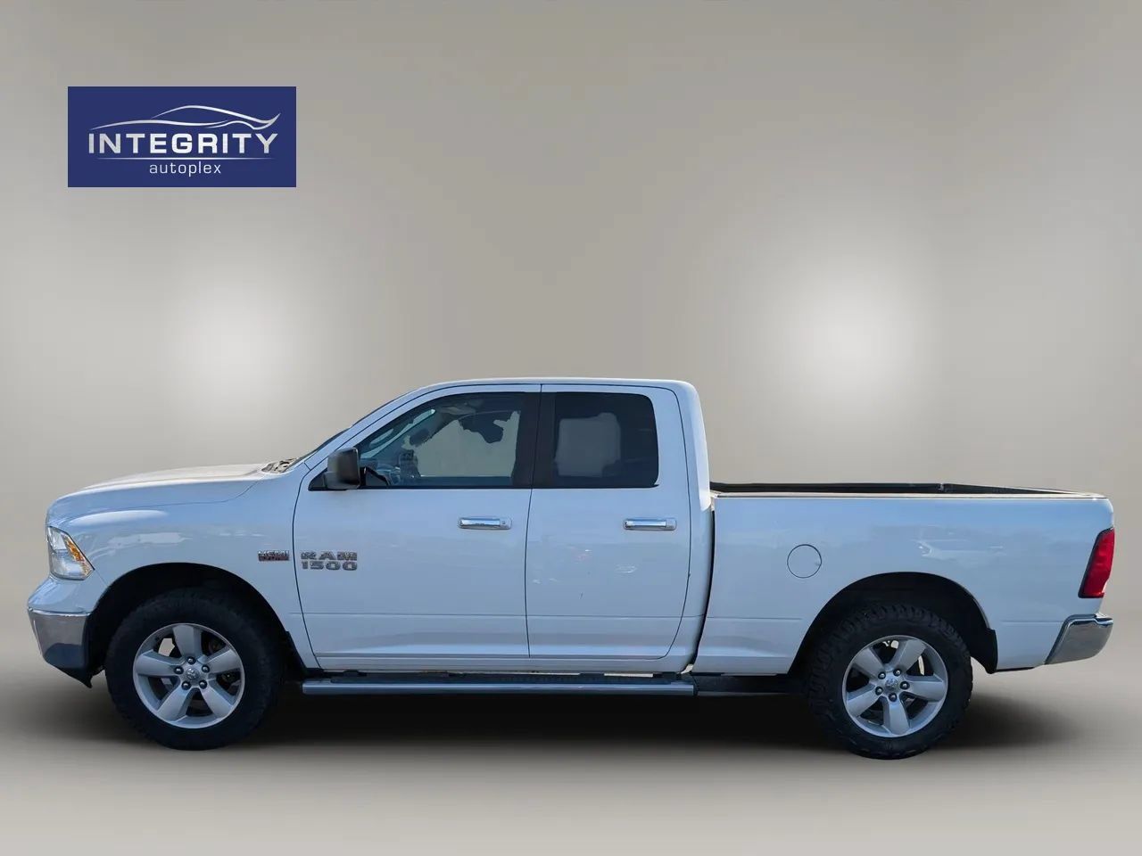 Used 2017 RAM 1500 Classic SLT AWD/4WD image 3