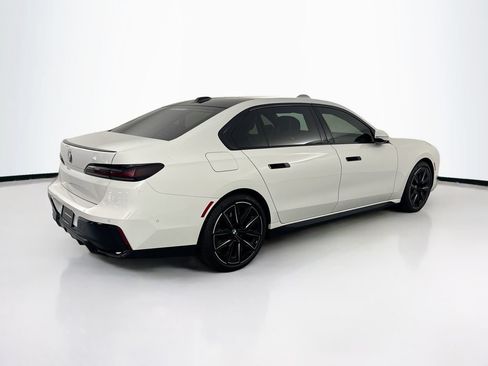 Used 2025 BMW 740i w/ Premium Package RWD image 5