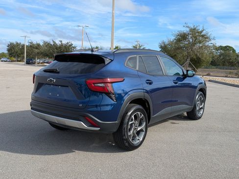 Used 2024 Chevrolet Trax LT w/ Driver Confidence Package image 5