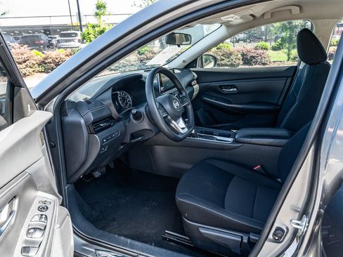 Used 2023 Nissan Sentra SV FWD image 16
