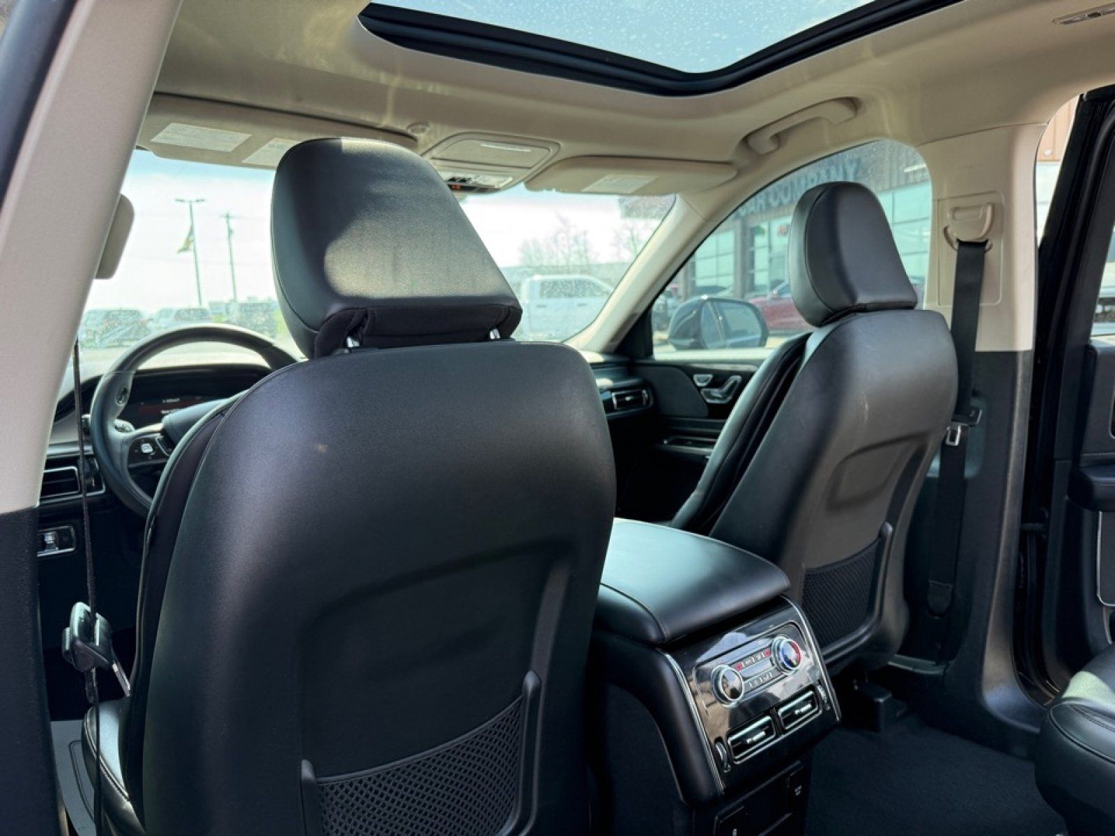 Used 2022 Lincoln Aviator AWD w/ Premium Package image 30