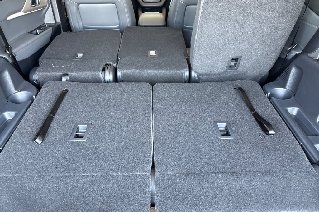 New 2026 Ford Explorer Active w/ Active Comfort Package AWD/4WD image 16