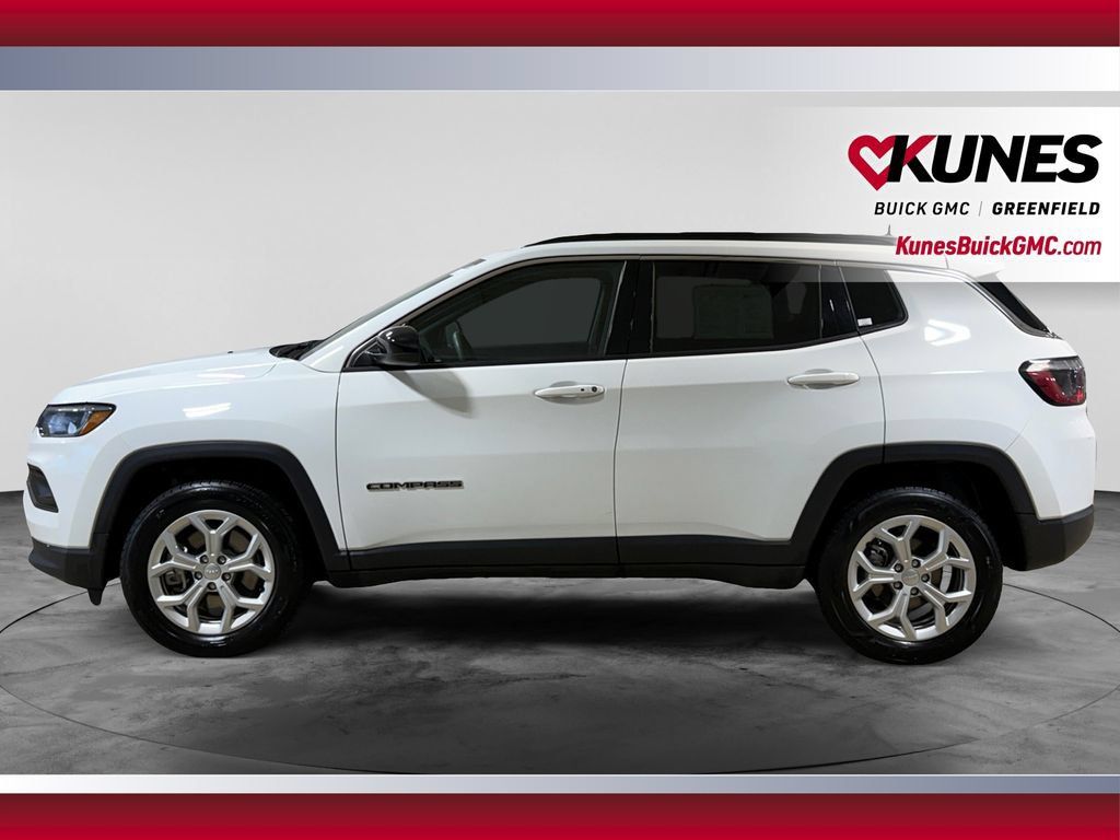 Used 2024 Jeep Compass Latitude AWD/4WD image 6