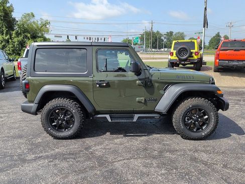 Used 2021 Jeep Wrangler Sport AWD/4WD image 2