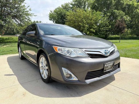 Used 2012 Toyota Camry XLE w/ Convenience Pkg FWD image 8