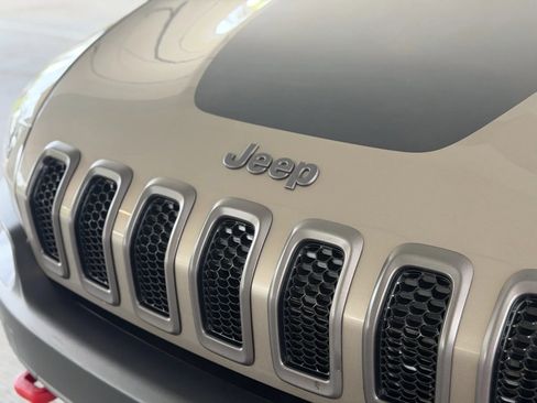 Used 2018 Jeep Cherokee Trailhawk w/ Trailer Tow Group AWD/4WD image 9
