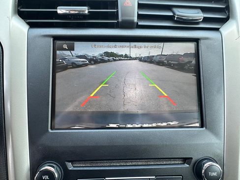 Used 2016 Ford Fusion SE w/ Equipment Group 202A image 17