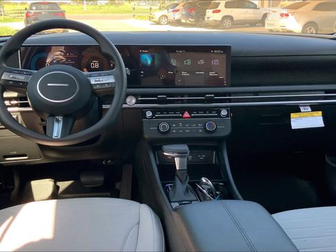 Used 2025 Hyundai Santa Cruz SE image 5