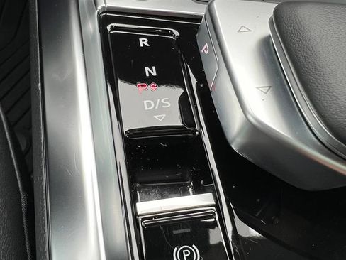 Used 2022 Audi e-tron Premium AWD/4WD image 27