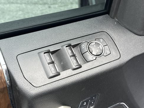 Used 2018 Ford F150 Lariat w/ Equipment Group 502A Luxury AWD/4WD image 32