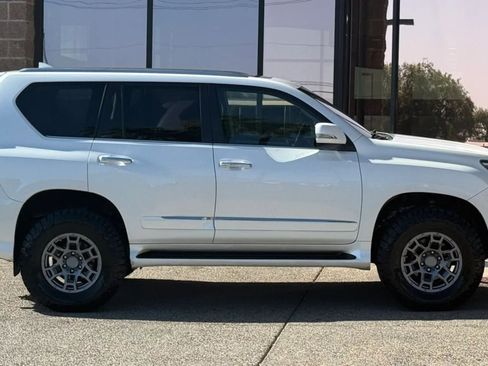 Used 2017 Lexus GX 460 w/ Navigation Package AWD/4WD image 14