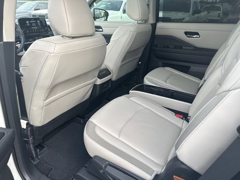 Certified 2023 Nissan Pathfinder SL w/ SL Premium Package image 14