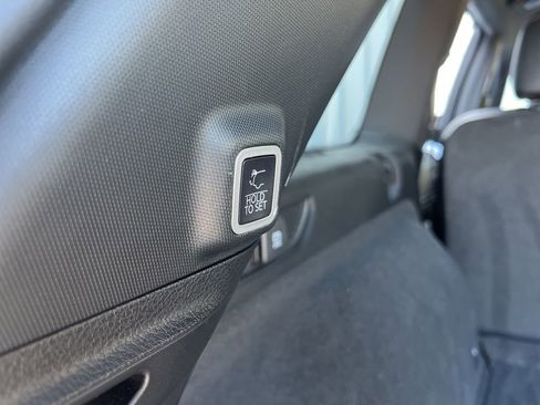 Used 2022 Jeep Grand Cherokee Overland w/ Luxury Tech Group IV AWD/4WD image 44