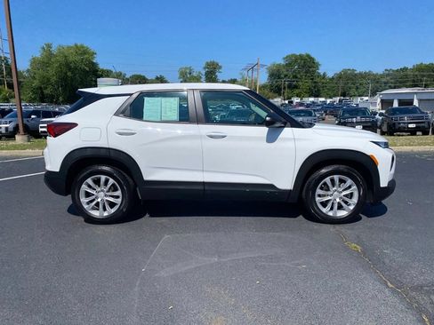 Used 2021 Chevrolet TrailBlazer LS FWD image 2