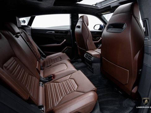 Used 2025 Lamborghini Urus SE image 47