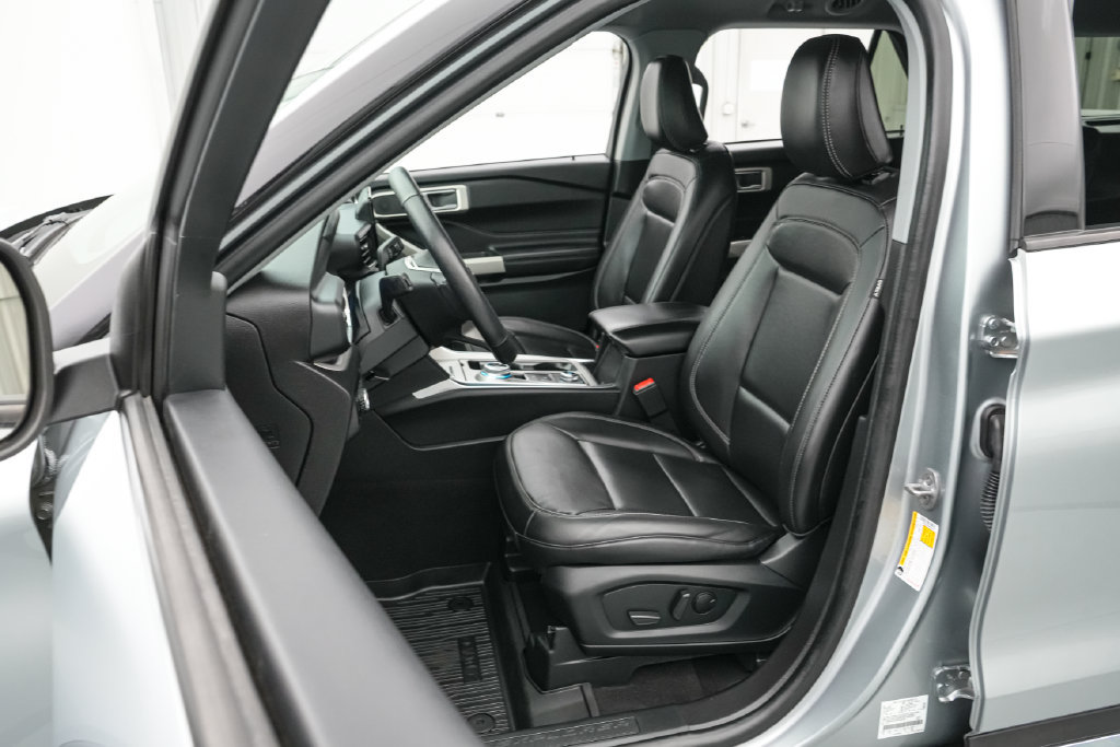Certified 2023 Ford Explorer XLT w/ Equipment Group 202A AWD/4WD image 11