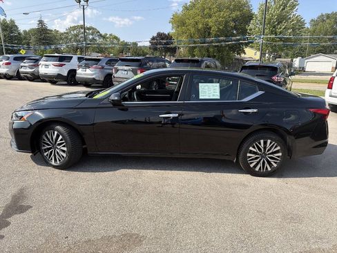 Used 2023 Nissan Altima 2.5 SV w/ SV Premium Package AWD/4WD image 4