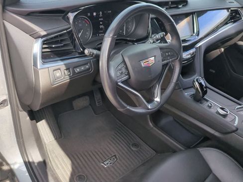 Used 2023 Cadillac XT6 Premium Luxury w/ Technology Package AWD/4WD image 2