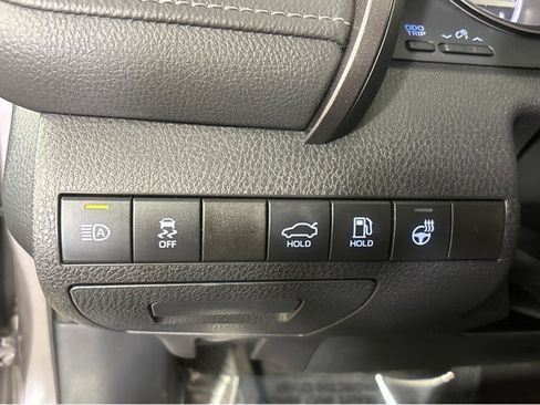 Used 2024 Toyota Camry SE image 38