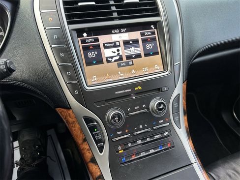 Used 2018 Lincoln MKX Reserve image 19