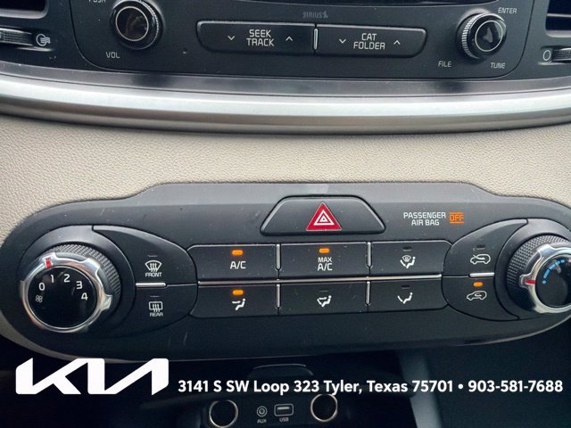 Used 2017 Kia Sorento FWD image 19