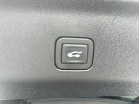 Certified 2026 Cadillac Escalade Luxury w/ LPO, Radiant Package AWD/4WD image 19