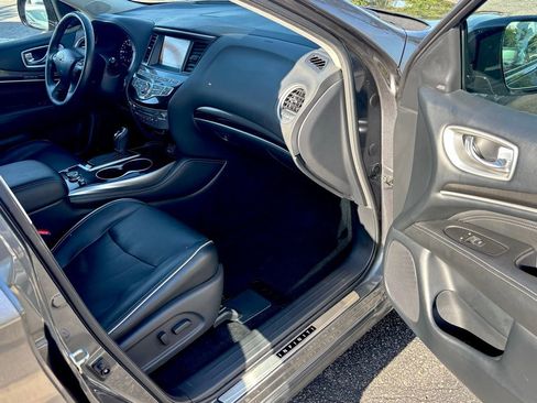 Used 2019 INFINITI QX60 Luxe w/ Essential Package FWD image 32