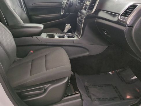 Used 2020 Jeep Grand Cherokee Laredo image 25