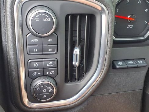 Certified 2022 Chevrolet Silverado 2500 LTZ w/ LTZ Premium Package image 27