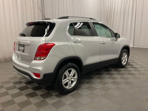 Used 2020 Chevrolet Trax LT w/ LT Convenience Package image 2