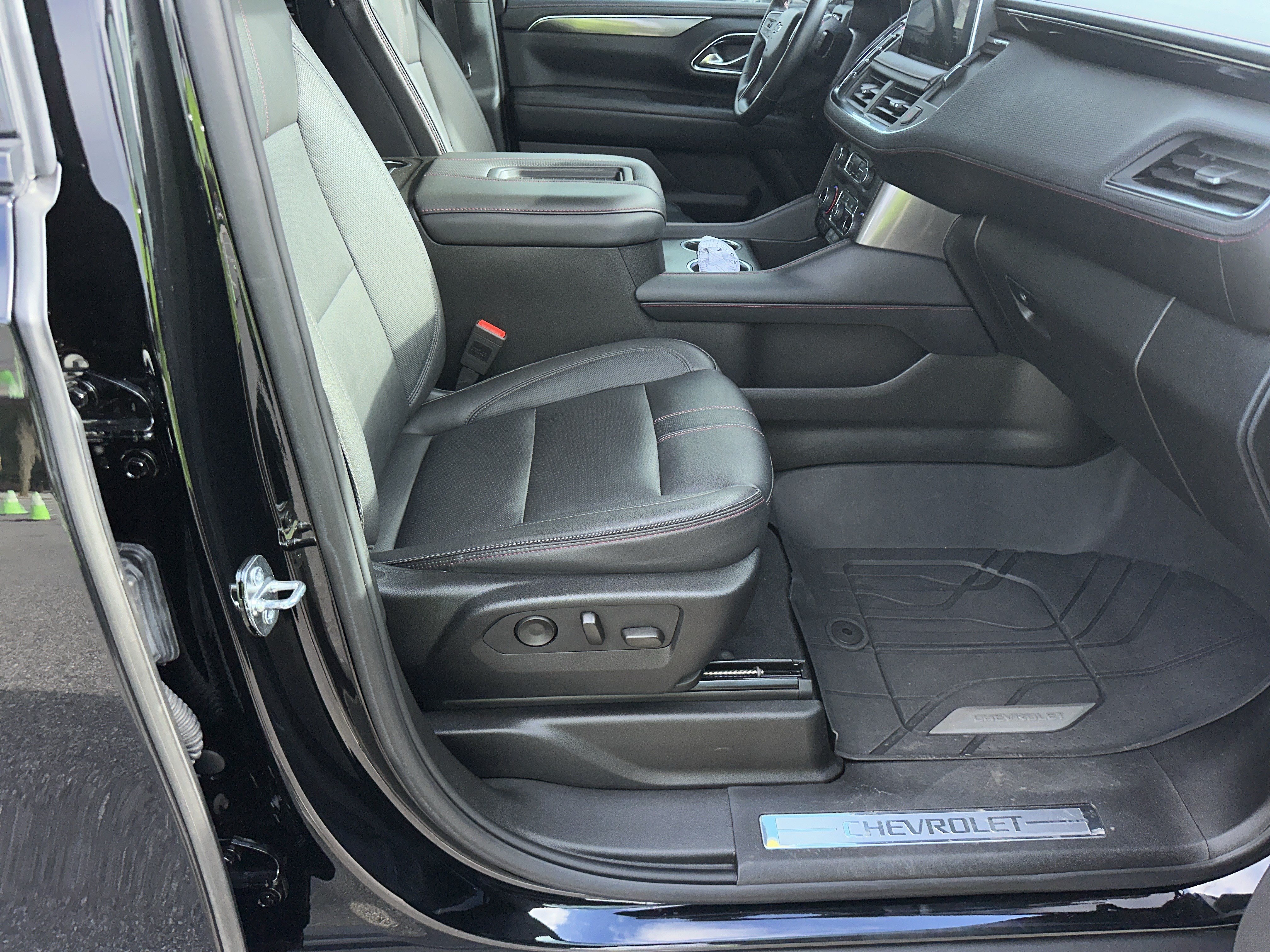 Used 2024 Chevrolet Tahoe RST w/ Luxury Package RWD image 15