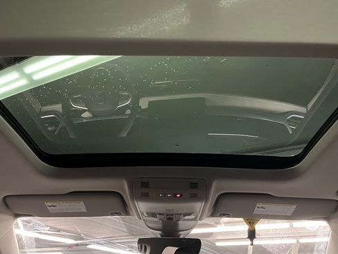 New 2025 Volkswagen Taos SE image 10