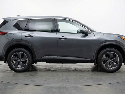 Used 2025 Nissan Rogue SV AWD/4WD image 11