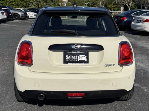 Used 2017 MINI Cooper 4-Door Hardtop image 4