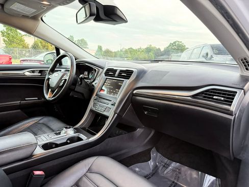 Used 2018 Ford Fusion SE w/ Equipment Group 602A FWD image 23