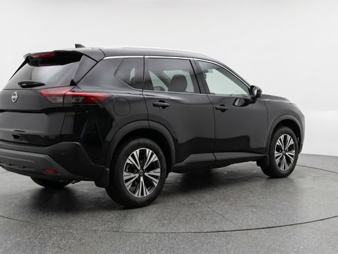 Used 2023 Nissan Rogue SV image 9