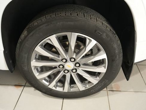 Used 2023 Chevrolet Traverse Premier AWD/4WD image 12