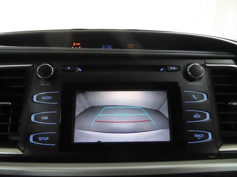 Used 2019 Toyota Highlander LE FWD image 14